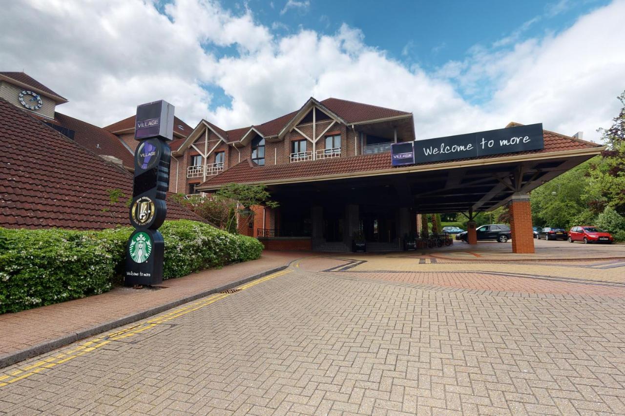 Village Hotel Swindon Exterior foto