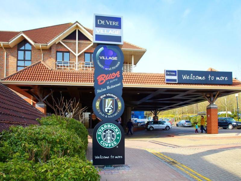 Village Hotel Swindon Exterior foto