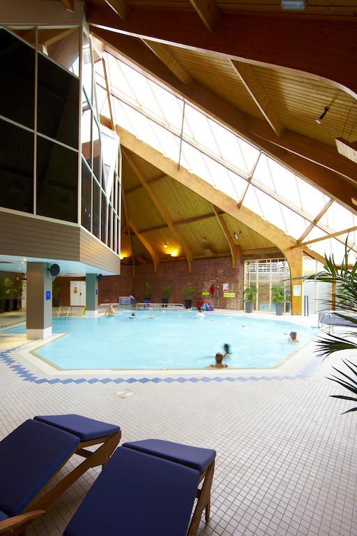 Village Hotel Swindon Exterior foto